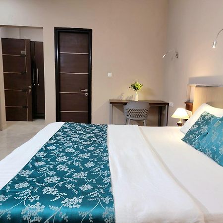 Vamsor Heights 1047 Hotel Gurgaon Buitenkant foto