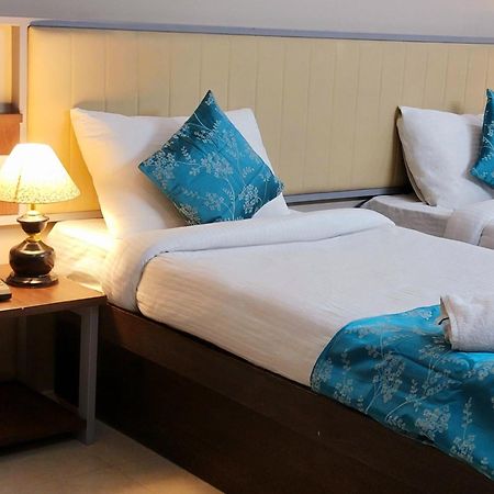 Vamsor Heights 1047 Hotel Gurgaon Buitenkant foto