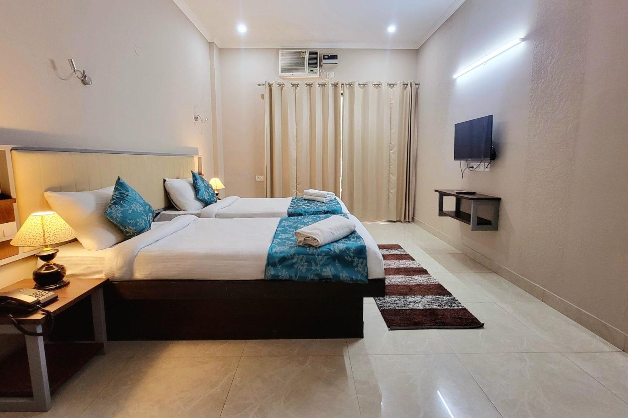 Vamsor Heights 1047 Hotel Gurgaon Buitenkant foto