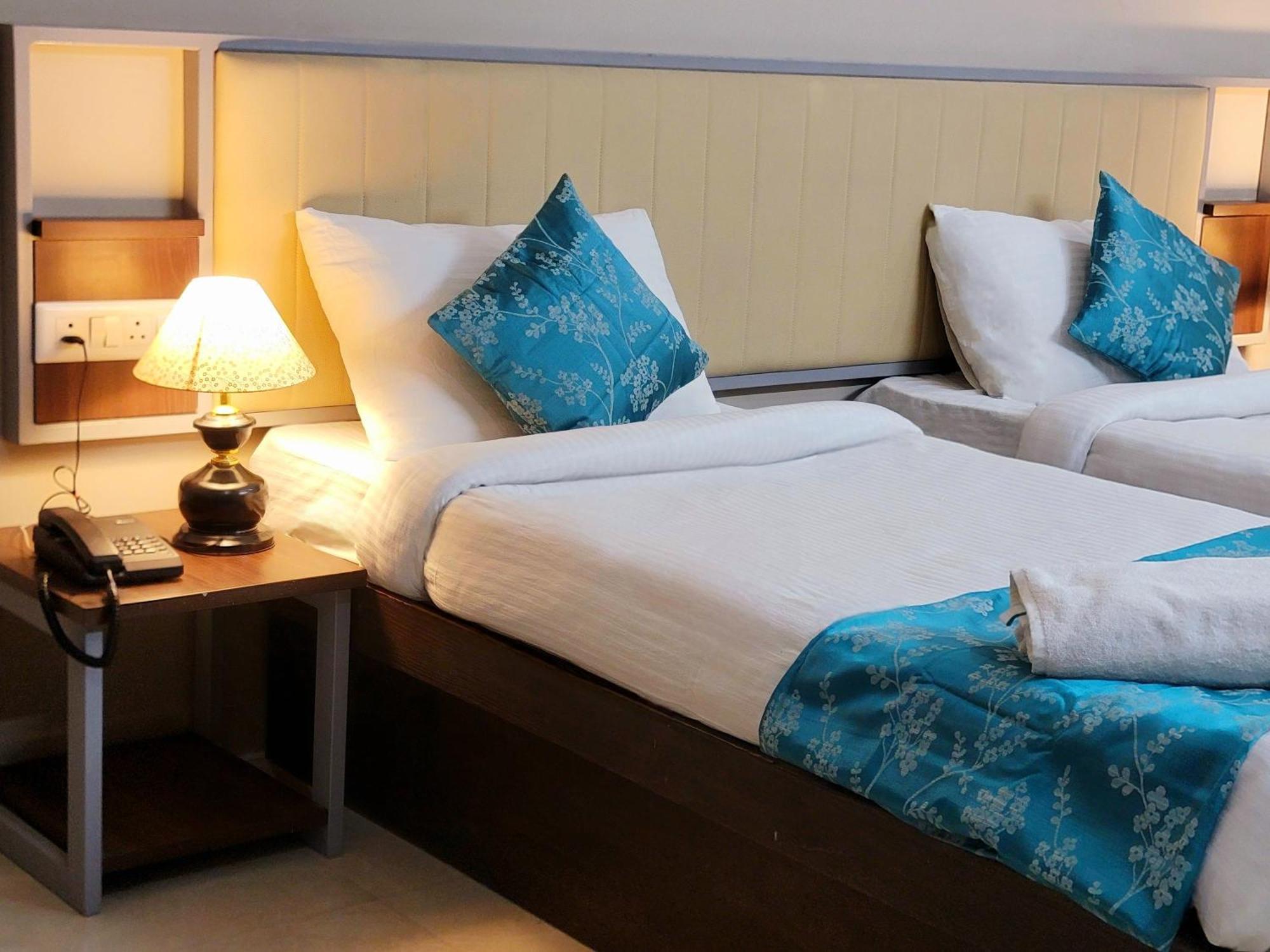 Vamsor Heights 1047 Hotel Gurgaon Buitenkant foto
