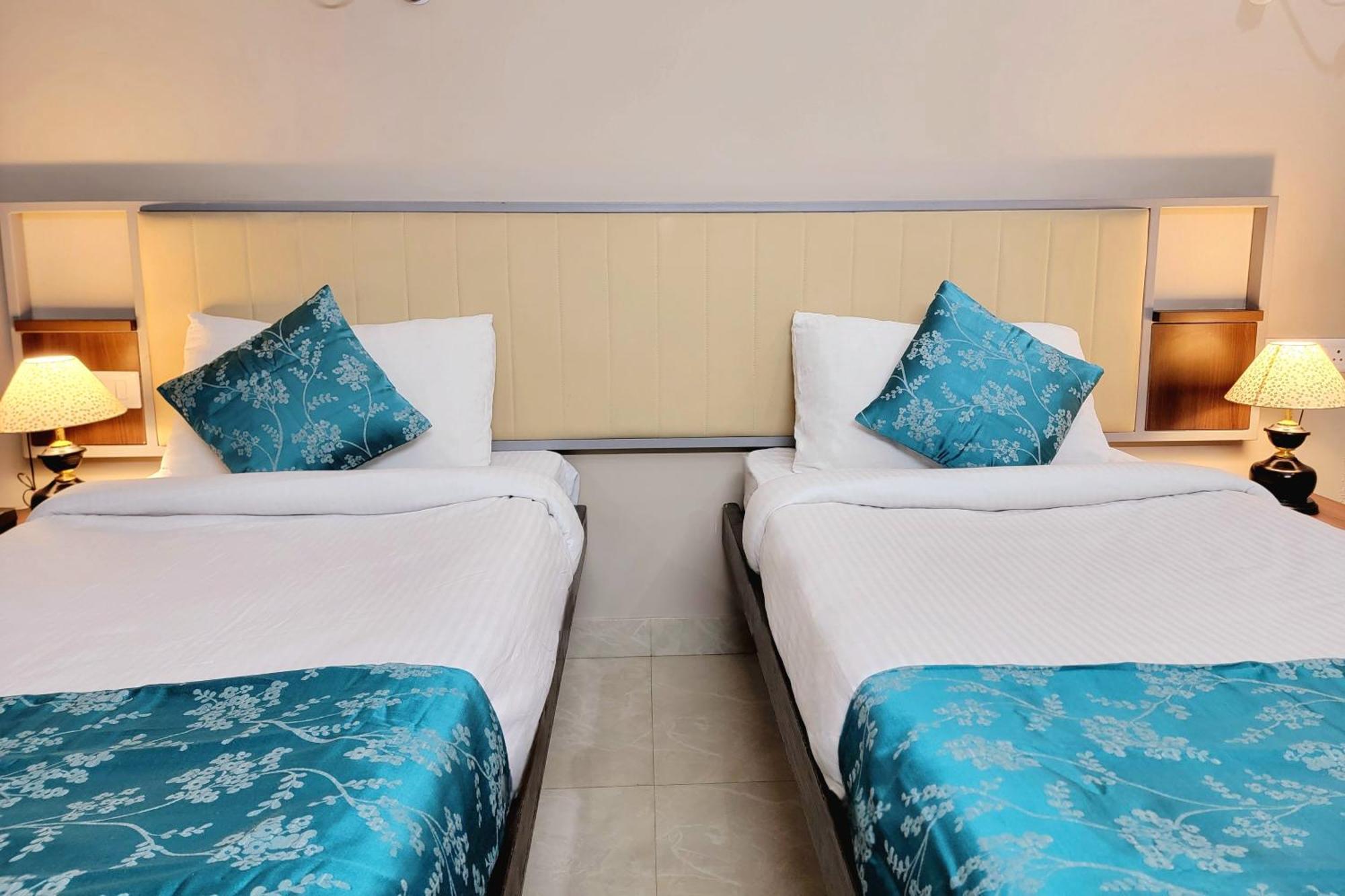 Vamsor Heights 1047 Hotel Gurgaon Buitenkant foto