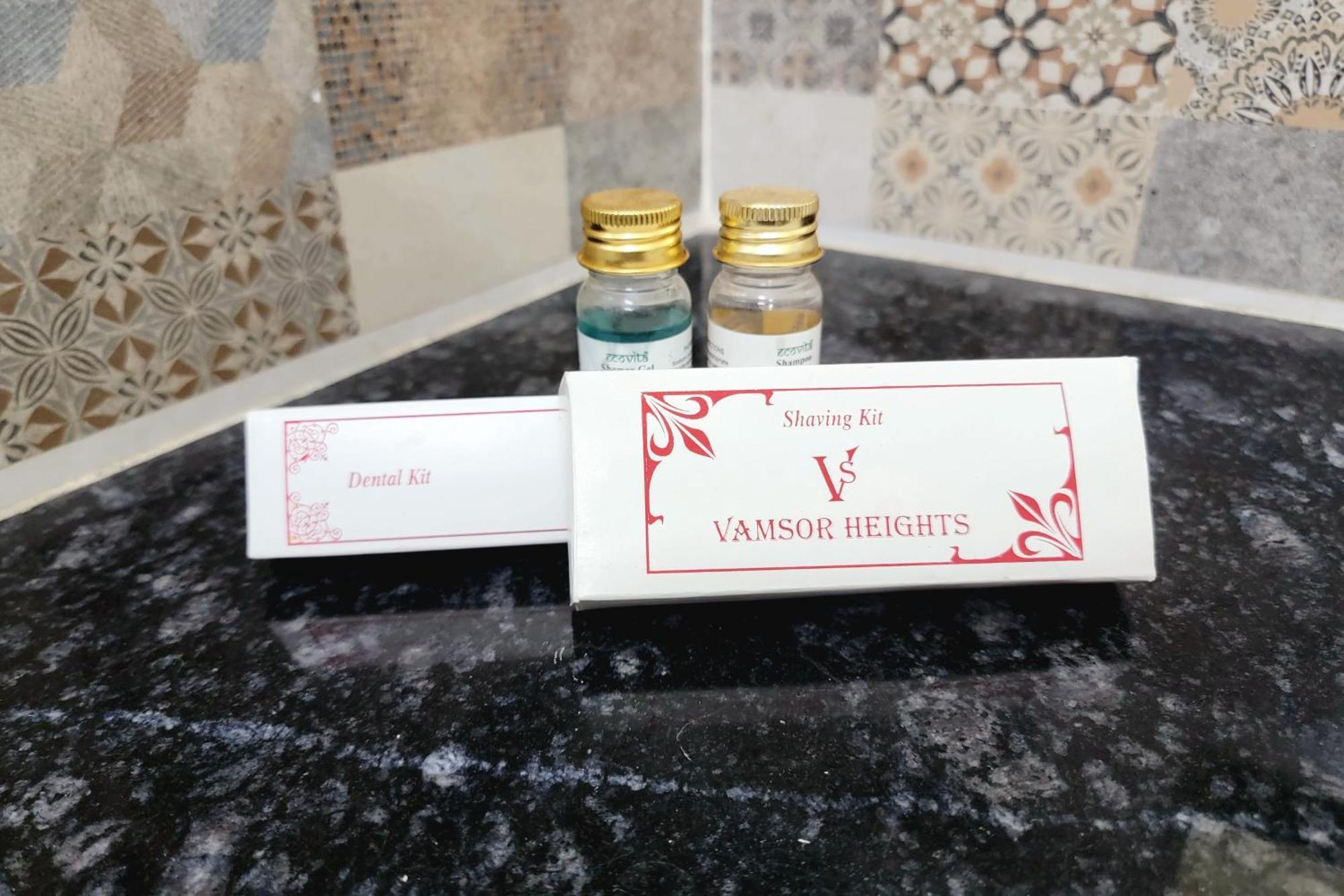 Vamsor Heights 1047 Hotel Gurgaon Buitenkant foto