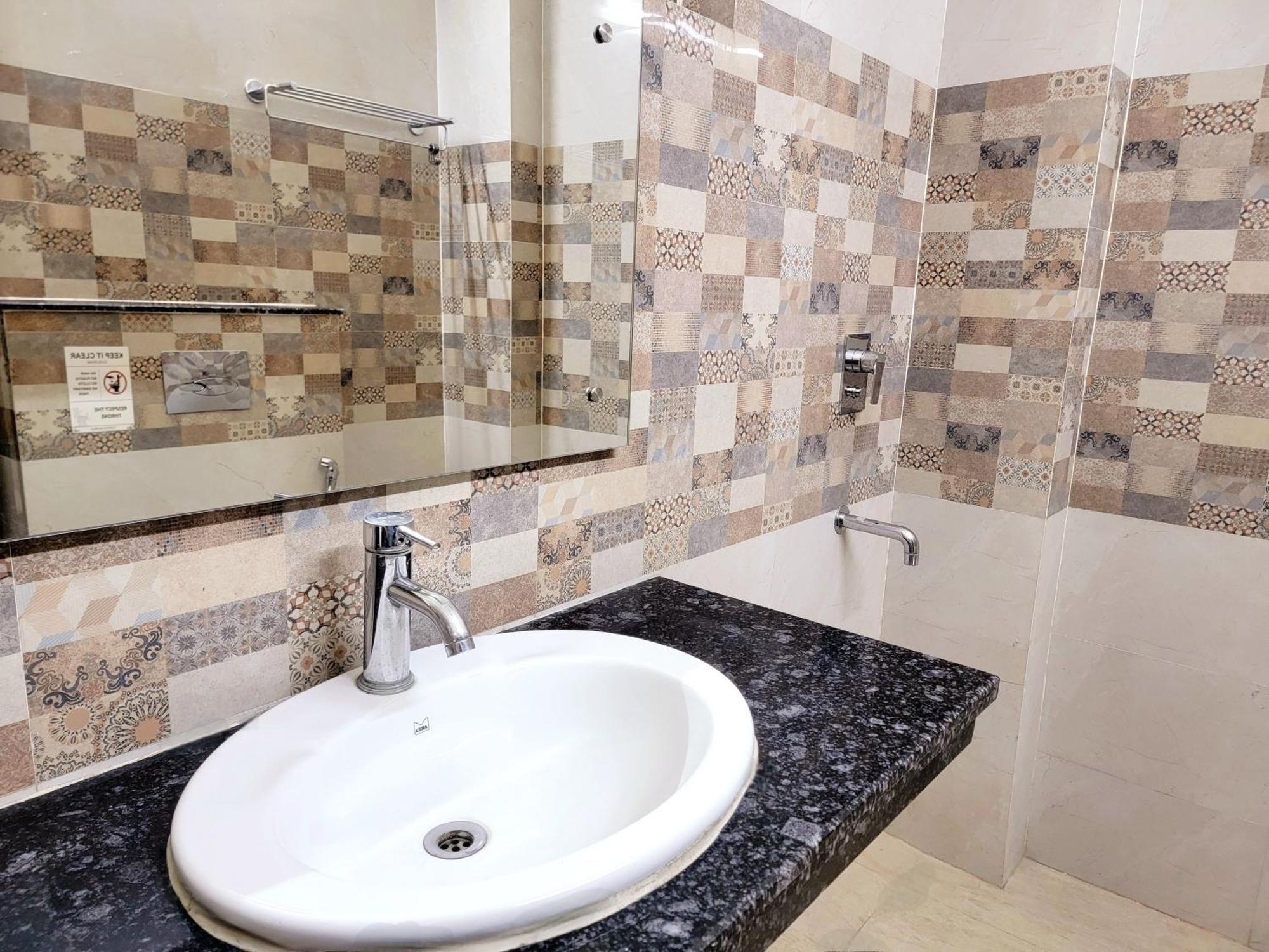 Vamsor Heights 1047 Hotel Gurgaon Buitenkant foto