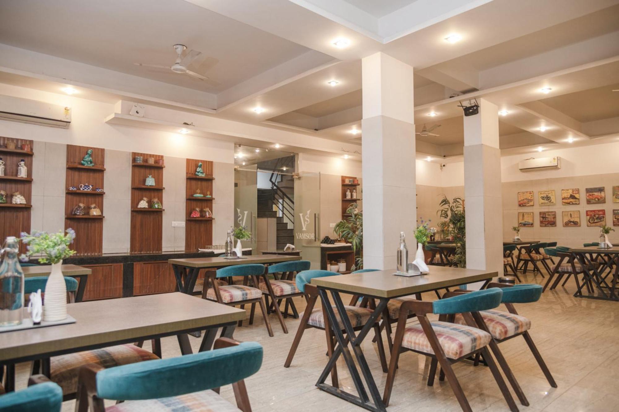 Vamsor Heights 1047 Hotel Gurgaon Buitenkant foto